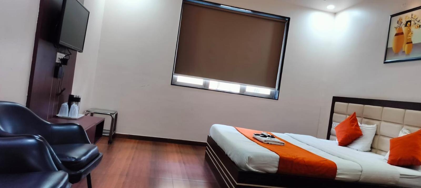 Hotel Raviraj Palace Rajkot Dış mekan fotoğraf